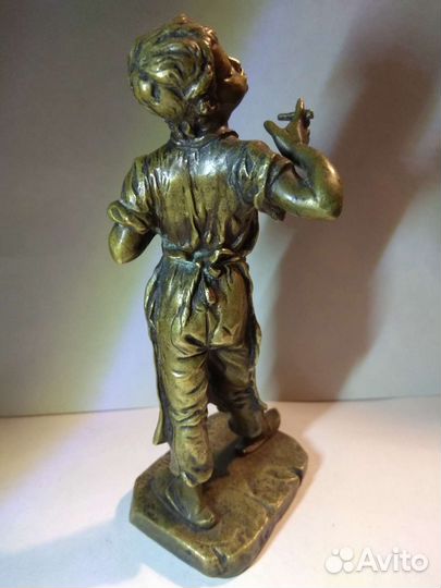 Статуэтка. Бронза
