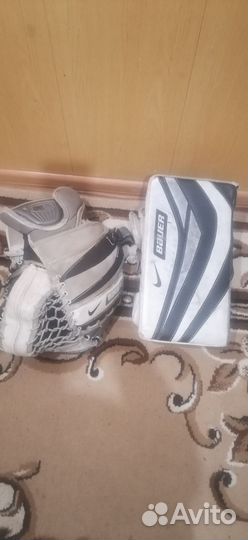 Хоккейные вратарские перчатки