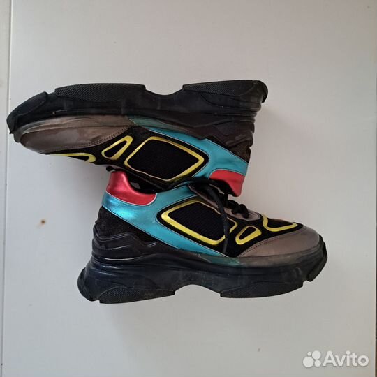 Кроссовки женские