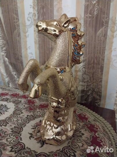 Статуэтка конь и петух в золотом