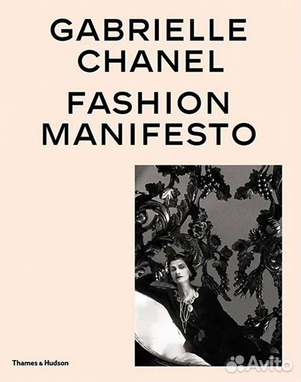 Книга Gabrielle Chanel: Fashion Manifesto