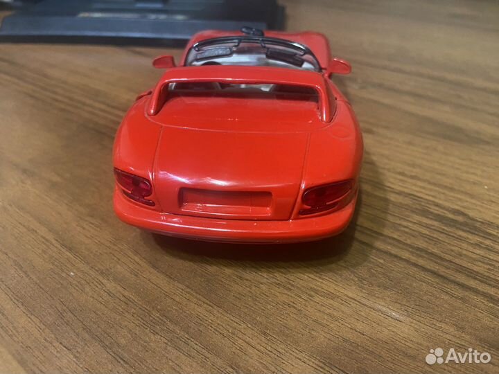 Bburago Dodge Viper RT 10 1:24