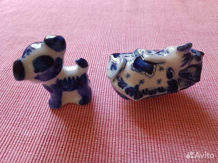 Гжель коллекционные фигурки. Мышь спящая и Собачка