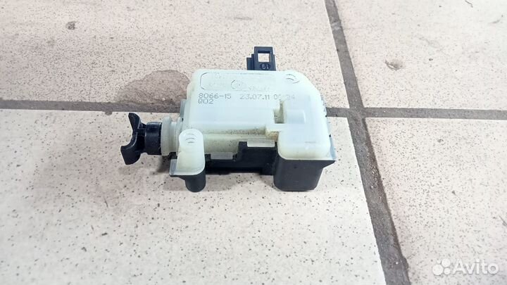 Активатор замка багажника Шкода Октавия