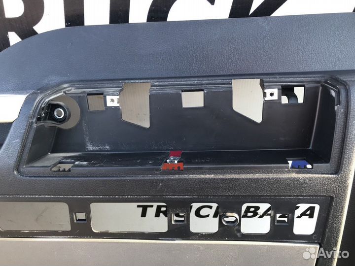 81626306110 Обшивка двери правой Man TGX