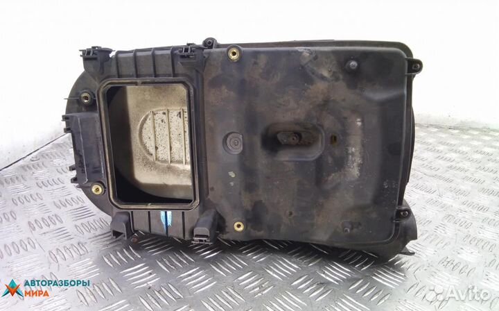 Корпус воздушного фильтра Mercedes-Benz C-Класс