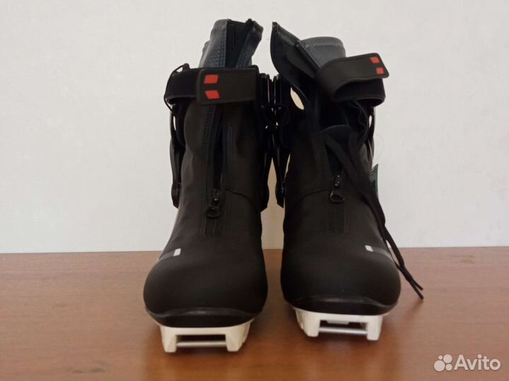 Лыжные ботинки коньковые