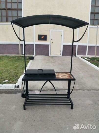 Мангал с крышей