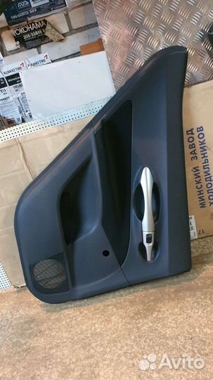 Обшивка дверей Toyota Auris