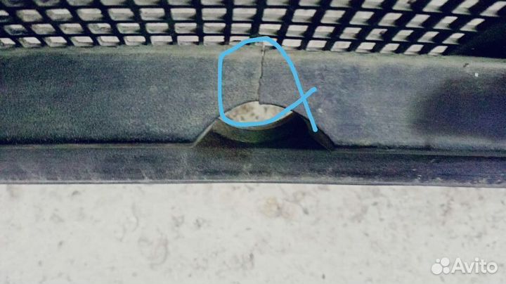 Жабо лобового стекла Mazda 626 GG FS