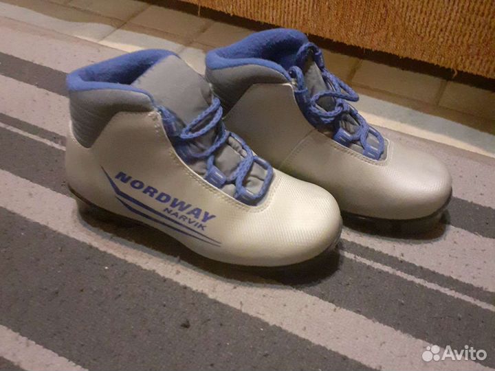 Лыжные ботинки 33