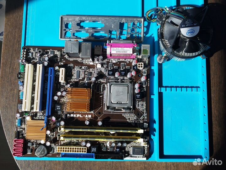 Материнская плата 775