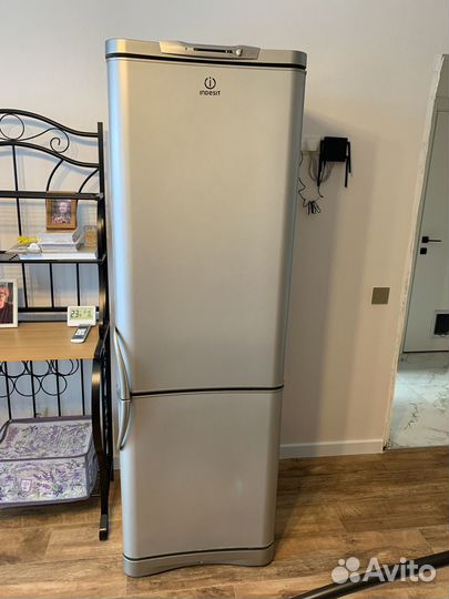 Холодильник indesit