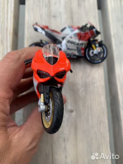 Две модели мотоцикла Ducati Burago