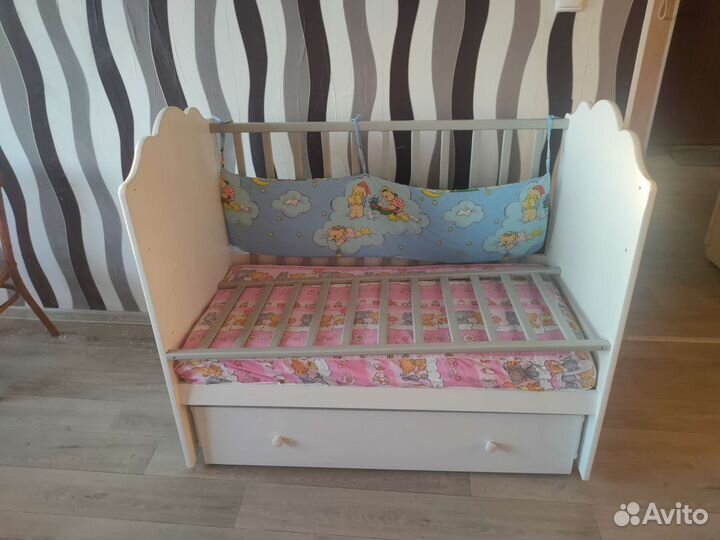 Детская Кровать с маятником и ящиком