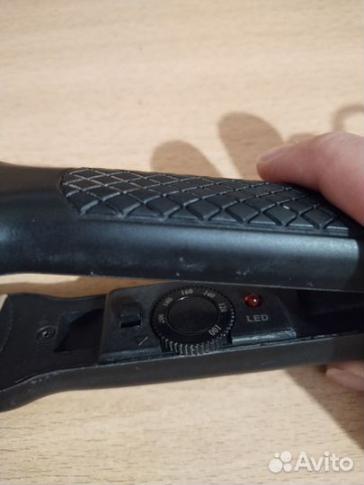 Утюжок (плойка, выпрямитель) для волос керамика