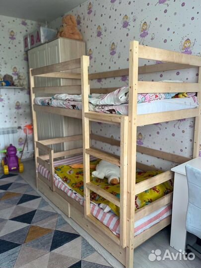 Кровать двухьярусная