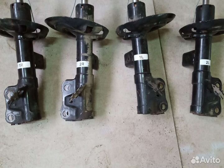 Амортизатор передний левый правый Toyota Camry V70