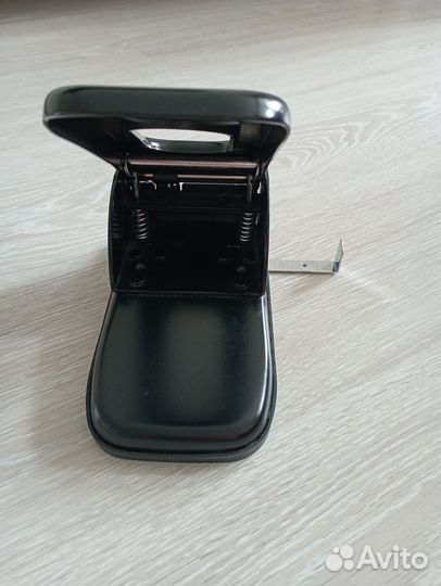 Дырокол 967 KW-trio металлический на 2 отверстия