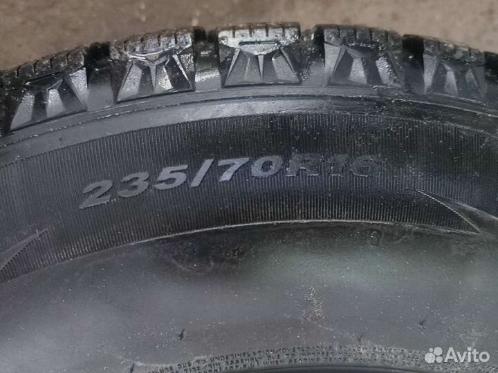 R16 Roadstone Winguard WinSpike 235/70, PCD 5x114.3 DIA 67