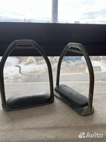 Пелям, трензель, путлища, стремена