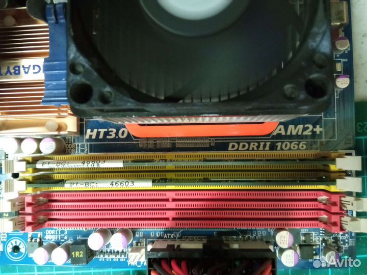 Материнская плата с процессором и памятью