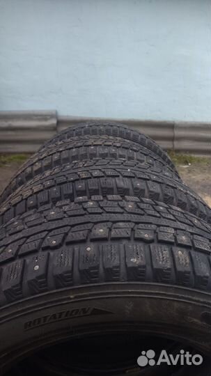 Dunlop SP Winter Ice 01 215/65 R16