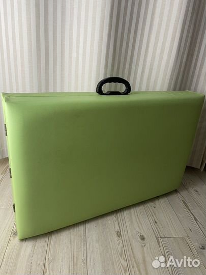 Массажный стол и все для ресниц