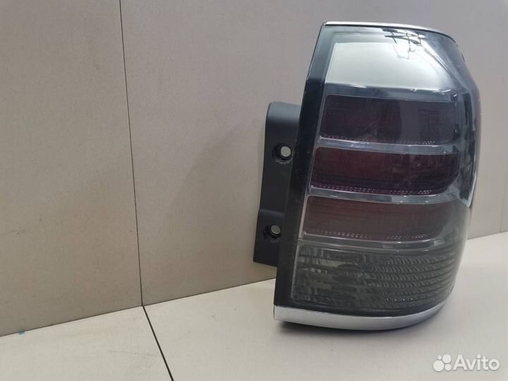 Фонарь задний наружный правый Toyota Land Cruiser