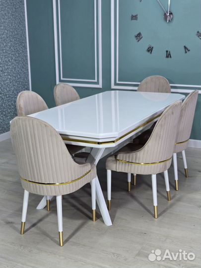 Стол и стулья