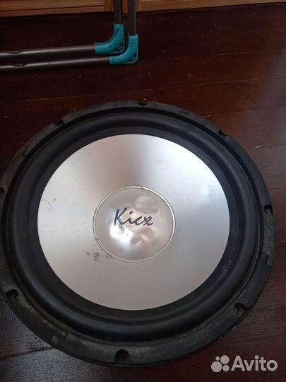 Сабвуфер и усилитель в автомобиль