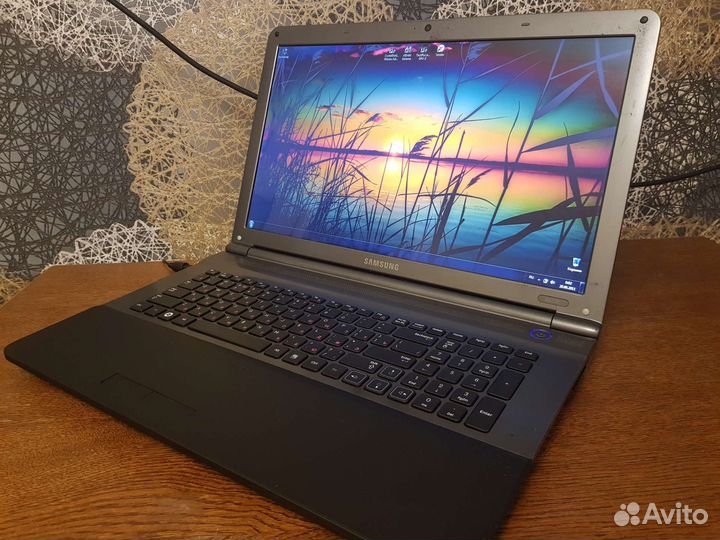 Samsung 17.3 /Core i3-2328M /GeForce 520