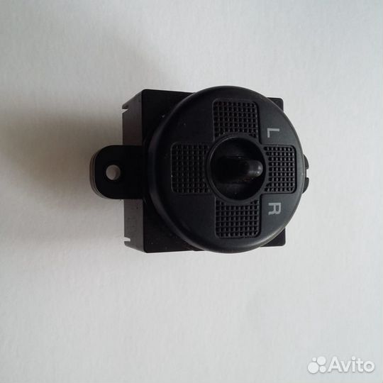 Кнопки регулировки зеркала Kia Rio