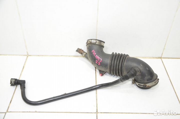 Патрубок воздушного фильтра Ford Escape 2 2.3 2008