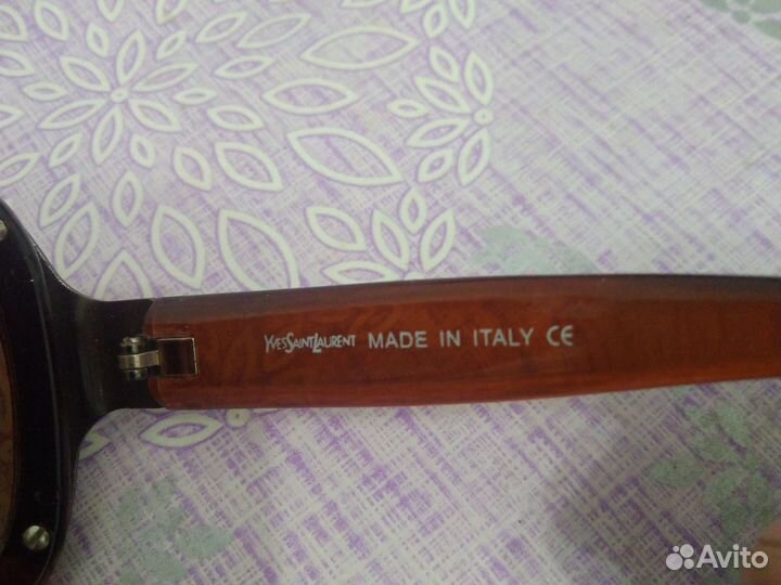 Солнцезащитные очки Yves Saint Laurent