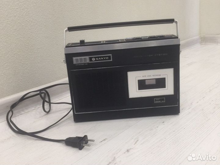 Sanyo m-741