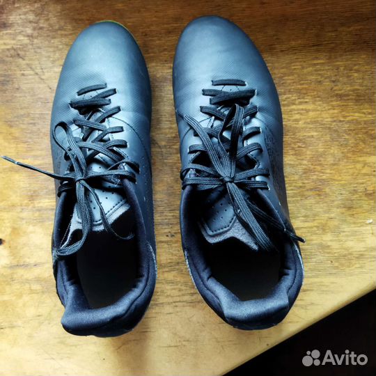 Футбольные бутсы 40 р. + защитка