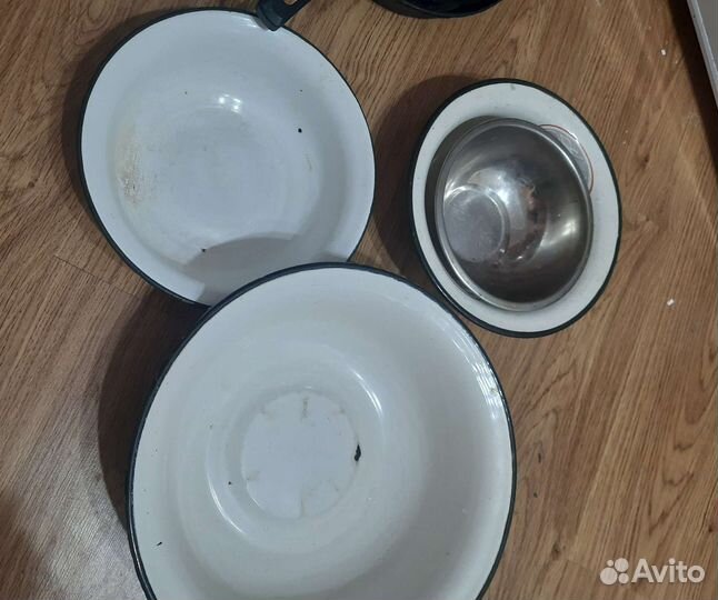 Посуда разная, кастрюля,кружки, ложки, чайник