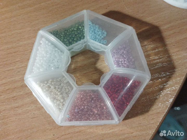 Бисер с контейнером