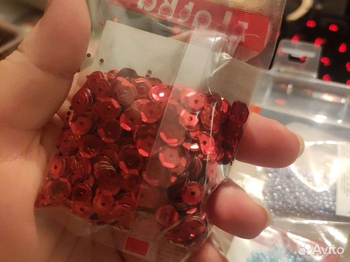 Бисер, пайетки, микробисер цену предлагайте