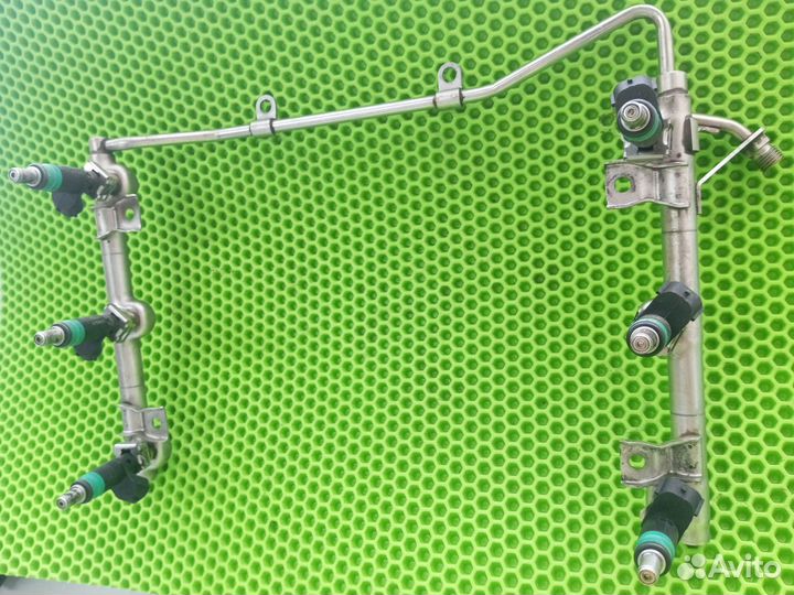 Рампа топливная с форсунками Audi A6 C6 3.0 BBJ