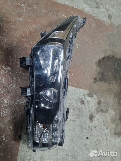 Фара правая toyota corolla e180