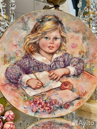 Тарелка Задумчивая Девочка Wedgwood