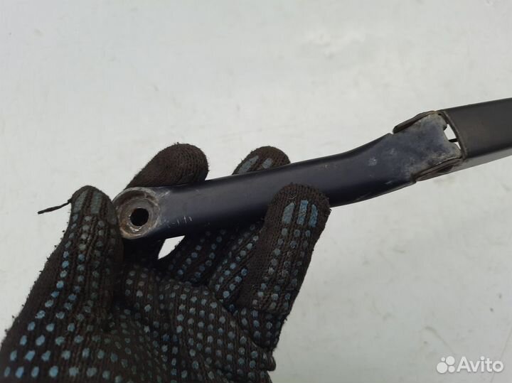 Поводок стеклоочистителя правый Ауди А6 С5