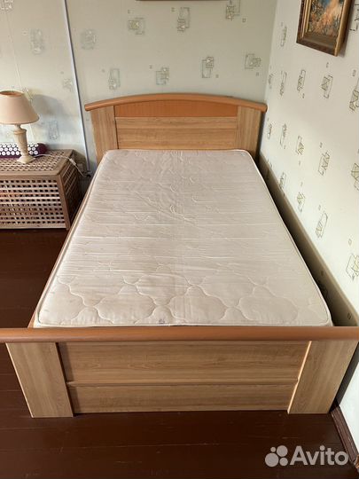 Спальный гарнитур