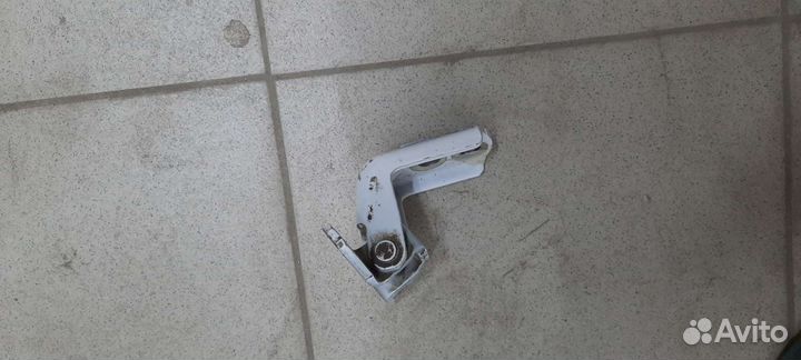 Петля двери зад. Л. нижн. Nissan X-Trail(T32) 2015