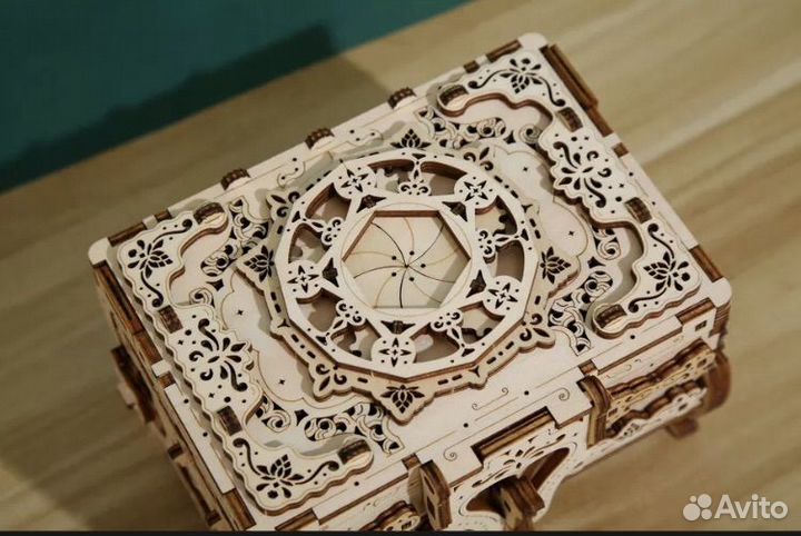 Шкатулка из дерева