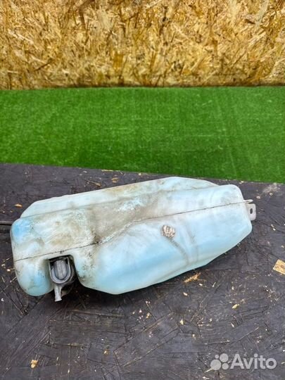 Бачок омывателя лобового стекла Renault Logan 2