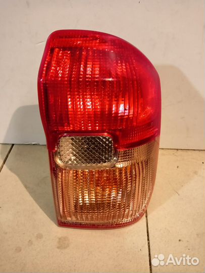 Фонарь toyota rav 4 ichikoh 4226