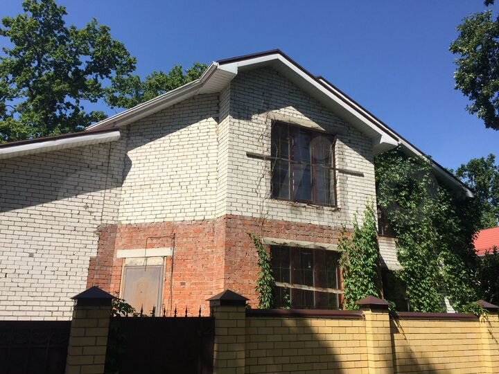 Коттедж 310 м² на участке 10,5 сот.